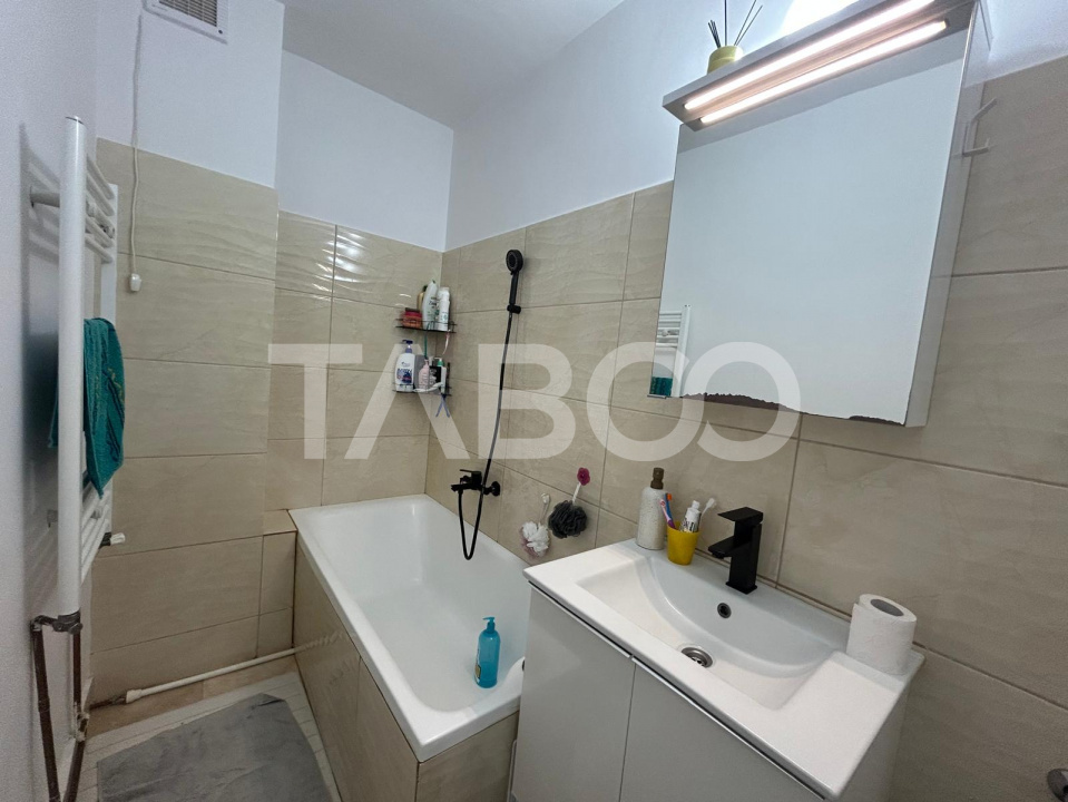 Apartament 3 camere in zona Valea Aurie cu balcon si pivnita in acte