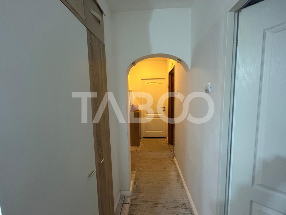 Apartament 3 camere in zona Valea Aurie cu balcon si pivnita in acte