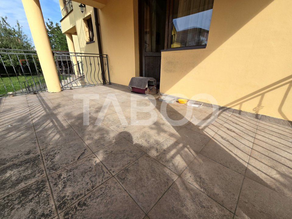 Apartament 3 camere la casa 91 mpu terasa pivnita curte comuna Tilisca
