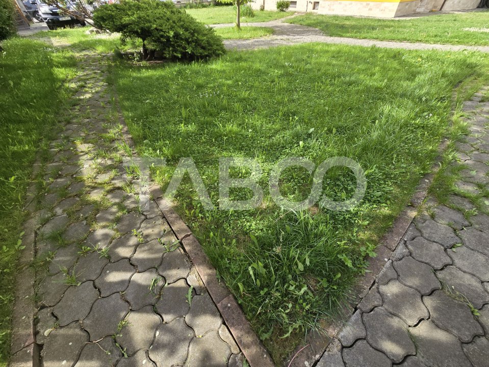 Apartament 3 camere la casa 91 mpu terasa pivnita curte comuna Tilisca