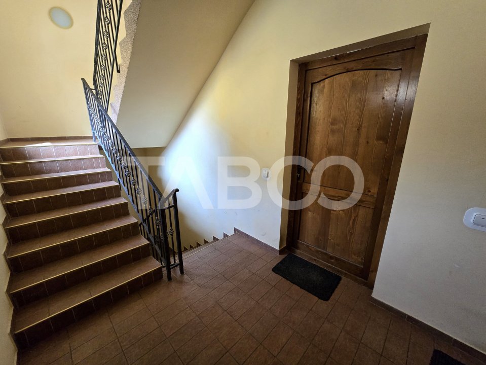 Apartament 3 camere la casa 91 mpu terasa pivnita curte comuna Tilisca