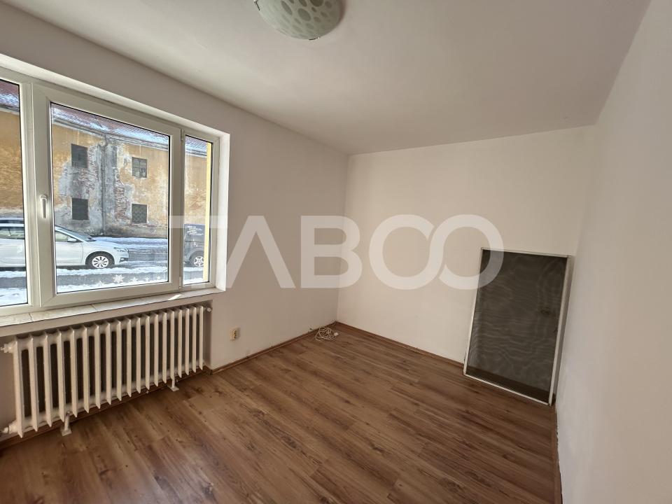 Apartament 3 camere renovat in zona excelenta a Sibiului 