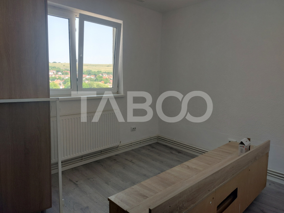 Apartament 3 camere renovat total 38 mp etaj 3 Stejarului Cisnadie