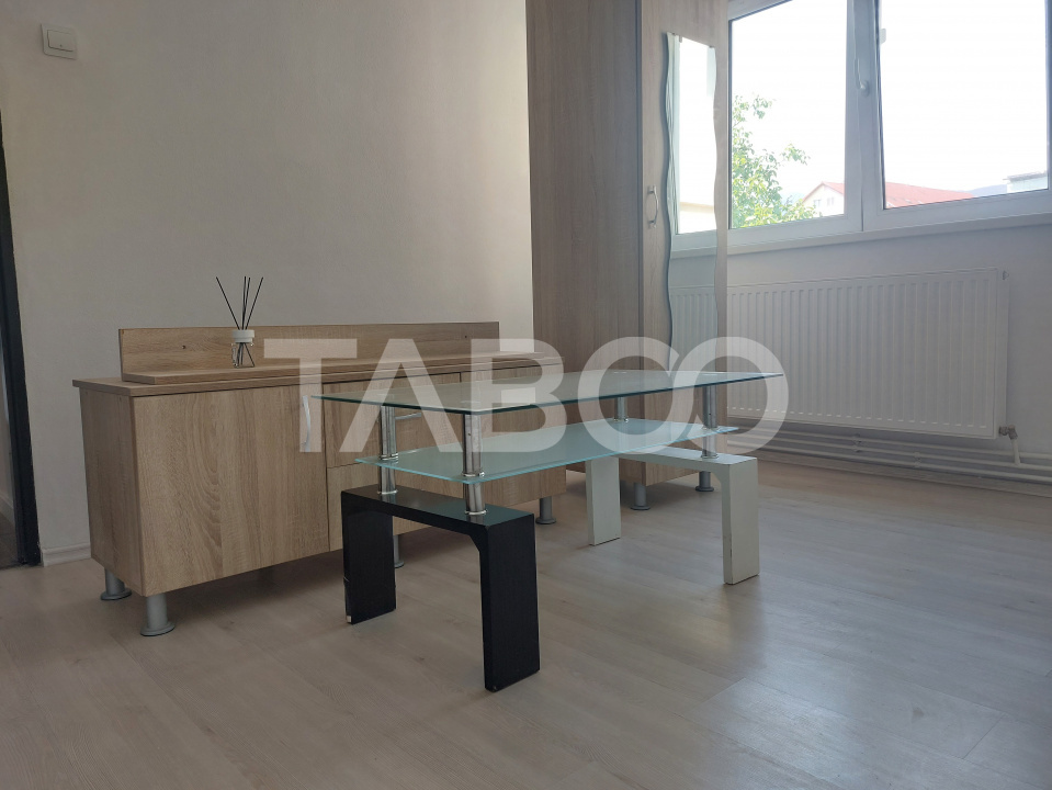 Apartament 3 camere renovat total 38 mp etaj 3 Stejarului Cisnadie