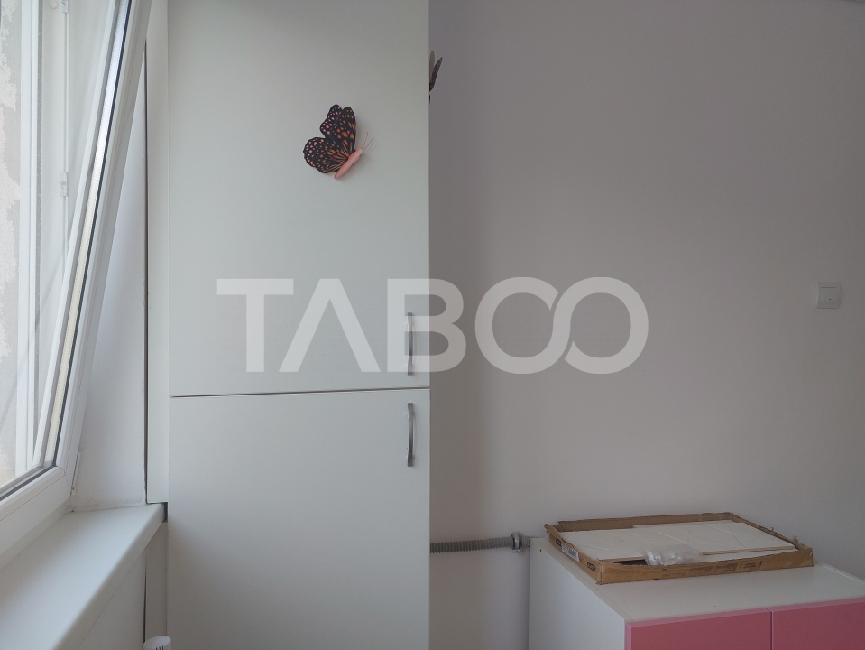 Apartament 3 camere renovat total 38 mp etaj 3 Stejarului Cisnadie