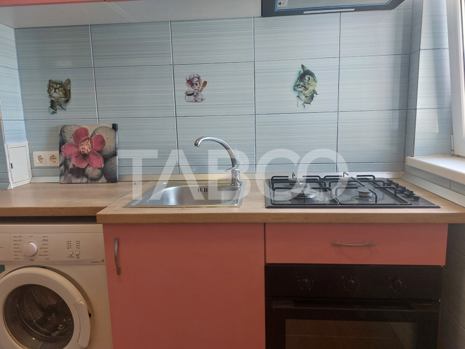 Apartament 3 camere renovat total 38 mp etaj 3 Stejarului Cisnadie