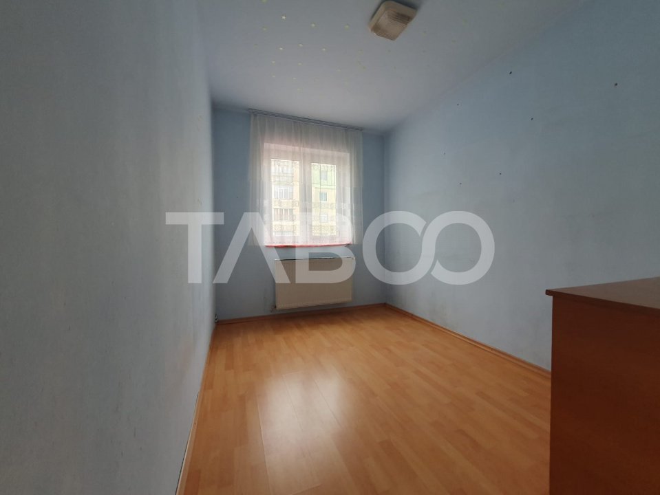 Apartament 3 camere semidecomandat etaj 1 zona Tudor Vladimirescu  in Fagaras - Tudor Vladimirescu