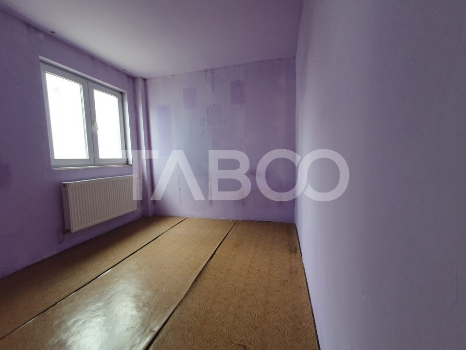 Apartament 3 camere semidecomandat etaj 1 zona Tudor Vladimirescu 