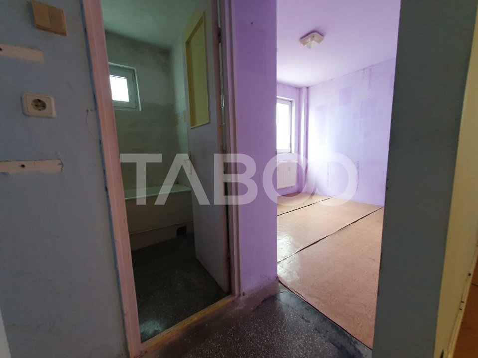 Apartament 3 camere semidecomandat etaj 1 zona Tudor Vladimirescu 