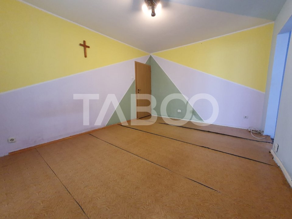 Apartament 3 camere semidecomandat etaj 1 zona Tudor Vladimirescu 