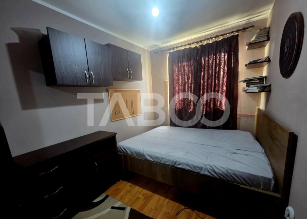 Apartament 3 camere semidecomandat etaj 3 zona 13 Decembrie 50 mpu