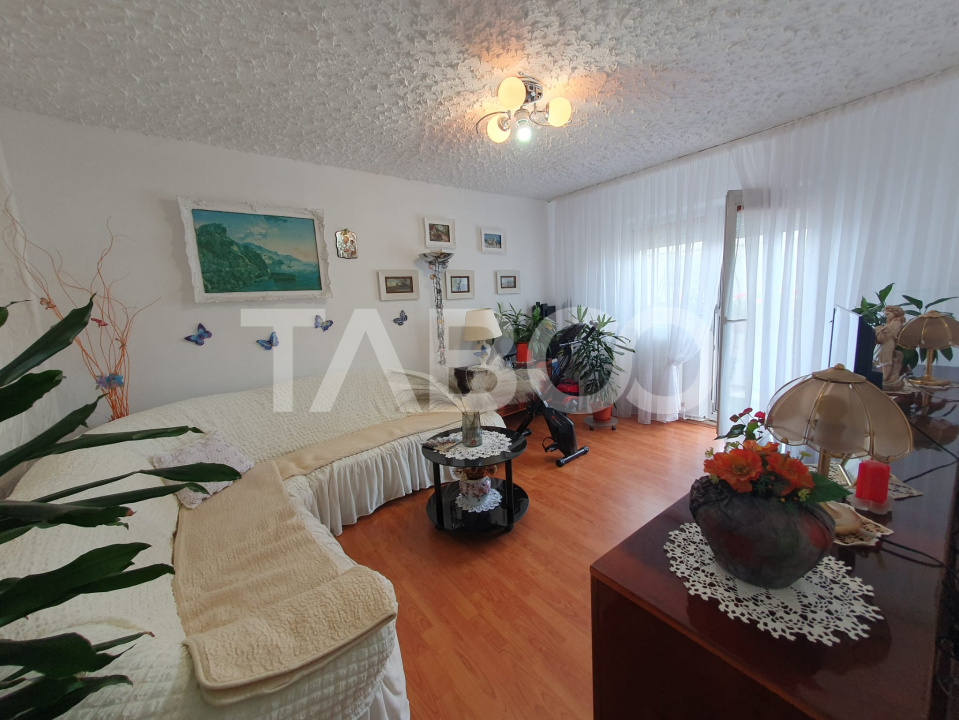 Apartament 3 camere zona 1 Decembrie 65 mp utili + 5 mp balcon in Fagaras - 1 Decembrie 1918