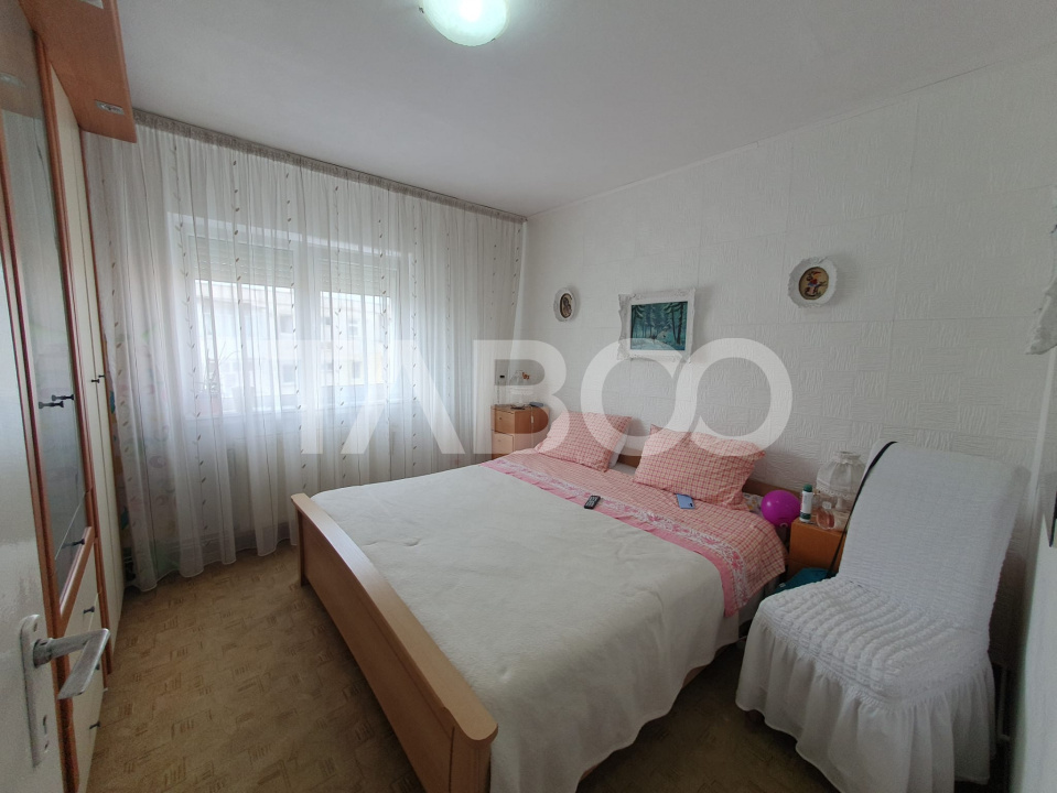 Apartament 3 camere zona 1 Decembrie 65 mp utili + 5 mp balcon