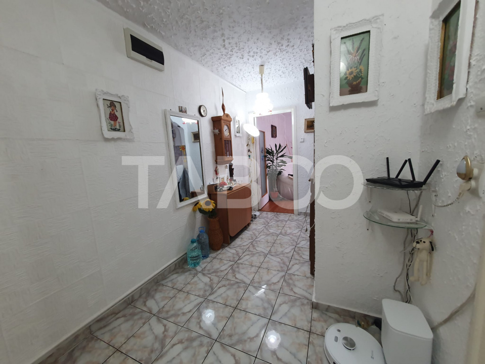 Apartament 3 camere zona 1 Decembrie 65 mp utili + 5 mp balcon