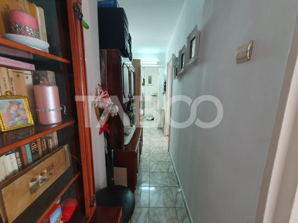 Apartament 3 camere zona 1 Decembrie 65 mp utili + 5 mp balcon