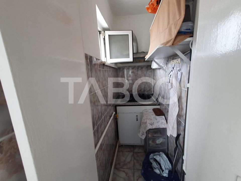 Apartament 3 camere zona 1 Decembrie 65 mp utili + 5 mp balcon