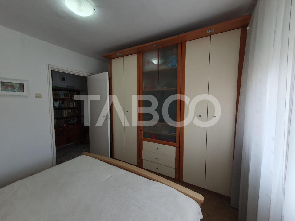 Apartament 3 camere zona 1 Decembrie 65 mp utili + 5 mp balcon