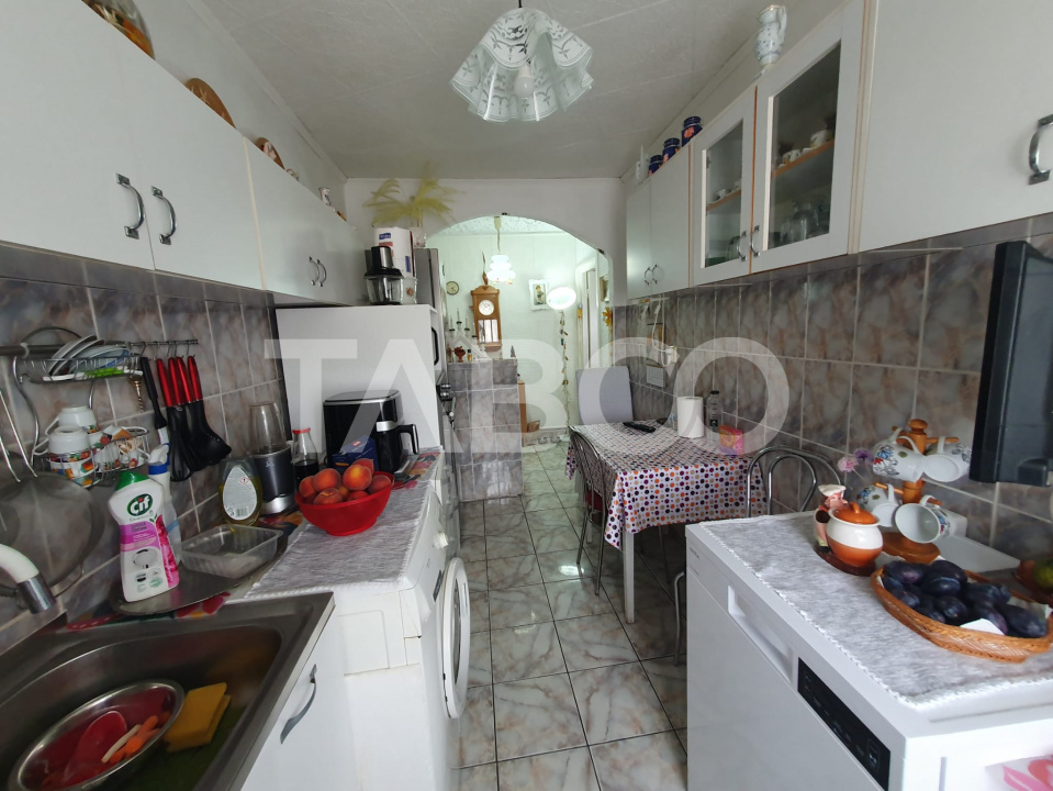 Apartament 3 camere zona 1 Decembrie 65 mp utili + 5 mp balcon