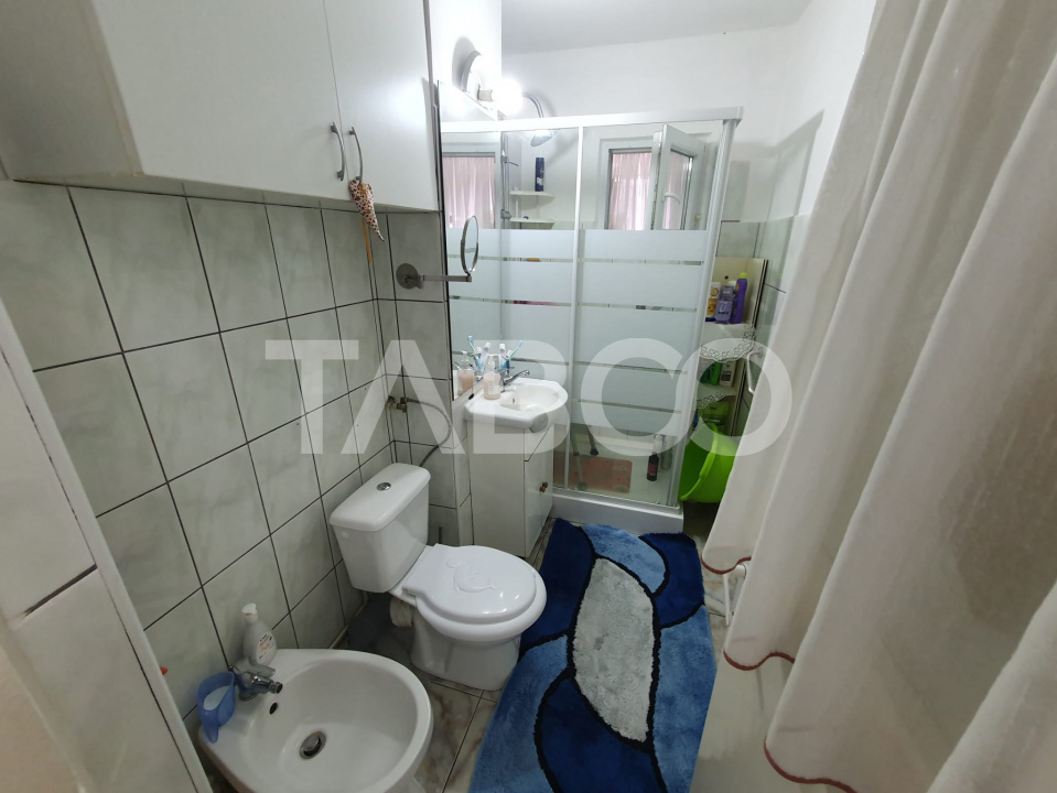 Apartament 3 camere zona 1 Decembrie 65 mp utili + 5 mp balcon