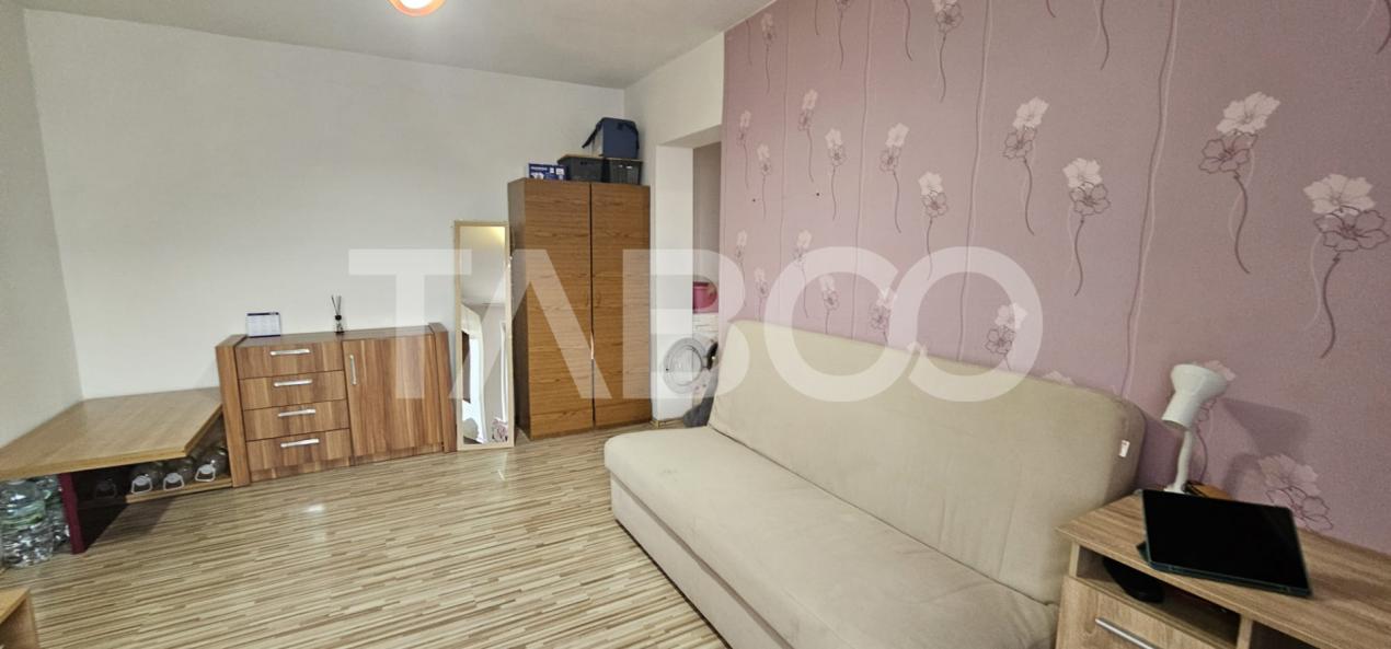Apartament 3 camere zona Trei Stejari Strada Balea balcon 3 mp 