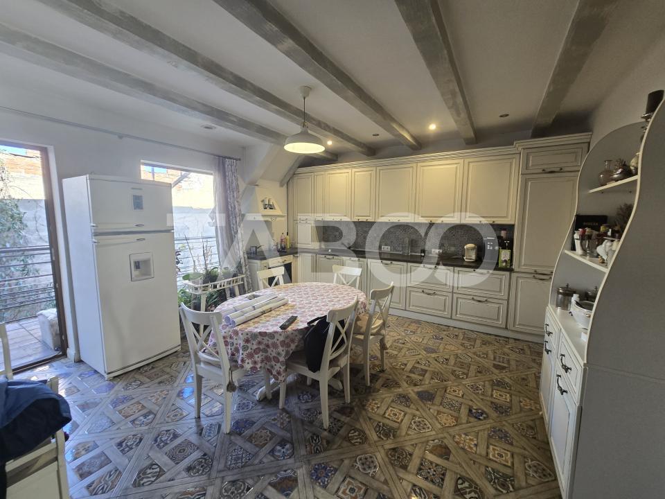 Apartament 4 camere 120mpu cu terasa de 12mp in zona Centrala Sibiu