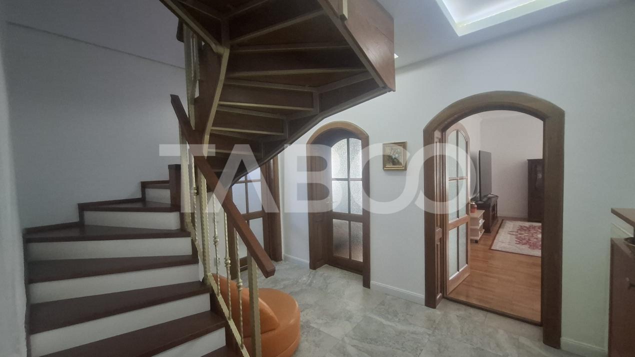 Apartament 4 camere 155 mp 2 balcoane garaj inchis Central Sibiu