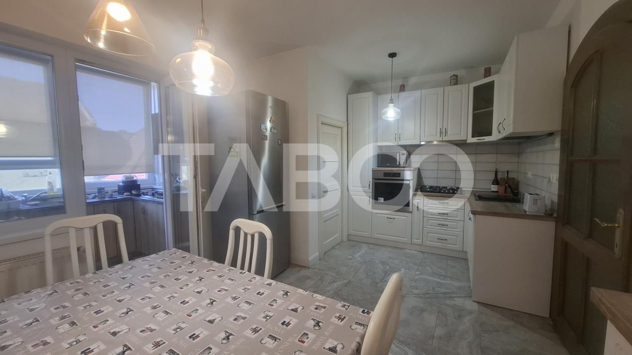 Apartament 4 camere 155 mp 2 balcoane garaj inchis Central Sibiu