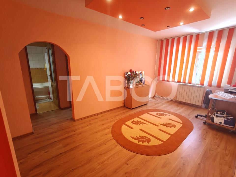 Apartament 4 camere 2 bai 2 balcoane -pivnita - etaj 1 - zona Turnisor