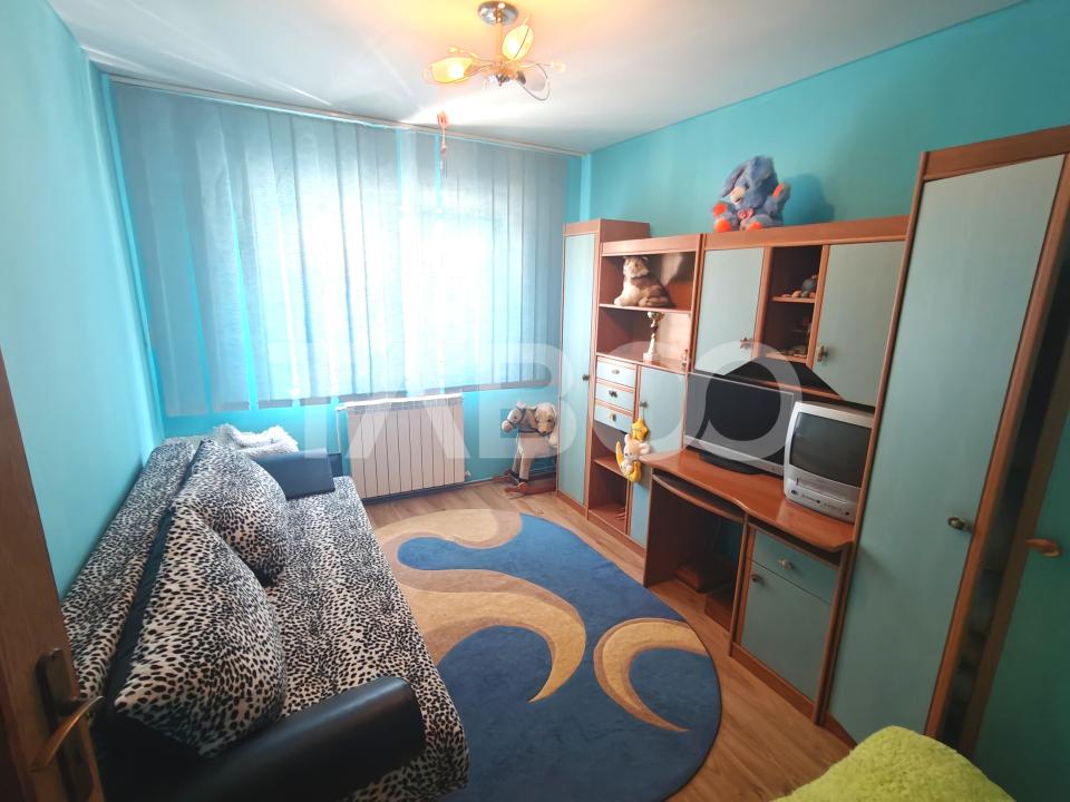 Apartament 4 camere 2 bai 2 balcoane -pivnita - etaj 1 - zona Turnisor