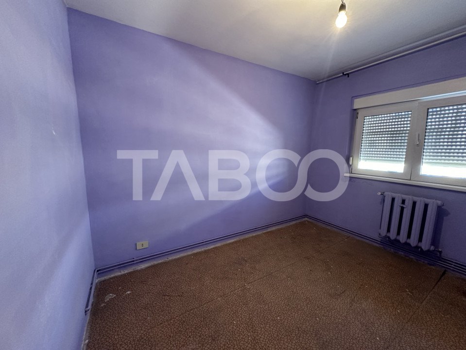 Apartament 4 camere 2 bai boxa la subsol etaj 3 zona  1 Decembrie