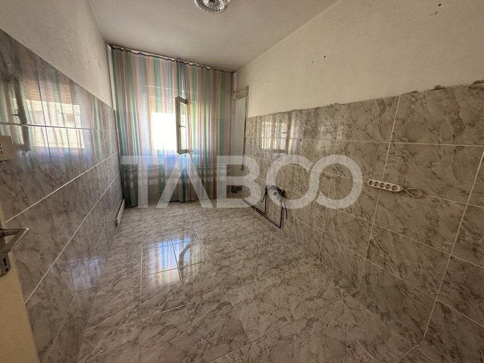 Apartament 4 camere 2 bai boxa la subsol etaj 3 zona  1 Decembrie