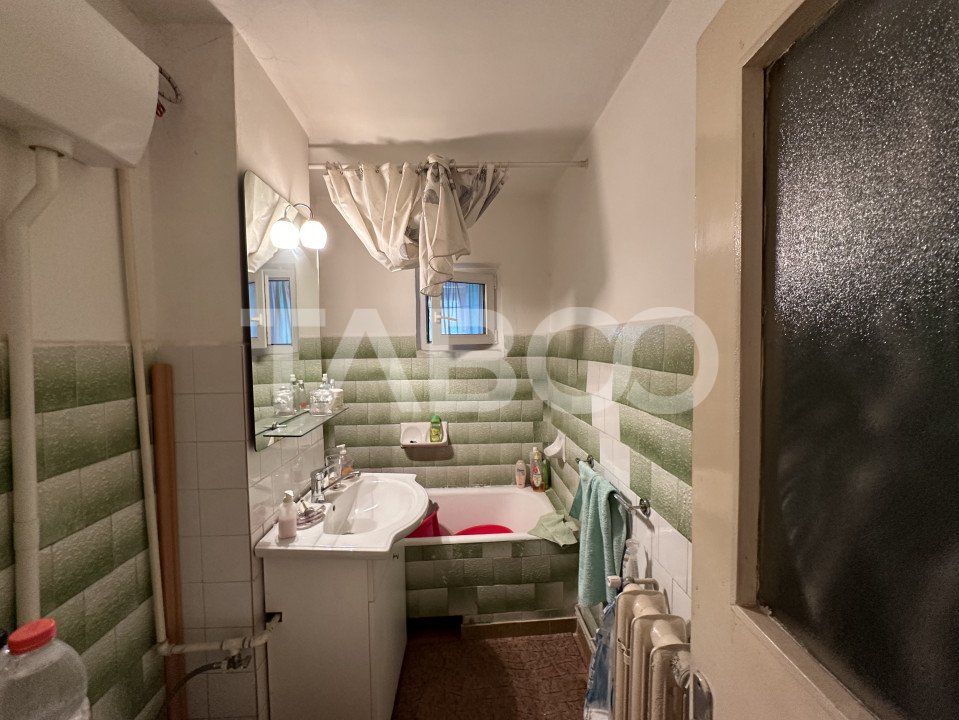 Apartament 4 camere 2 bai boxa la subsol etaj 3 zona  1 Decembrie