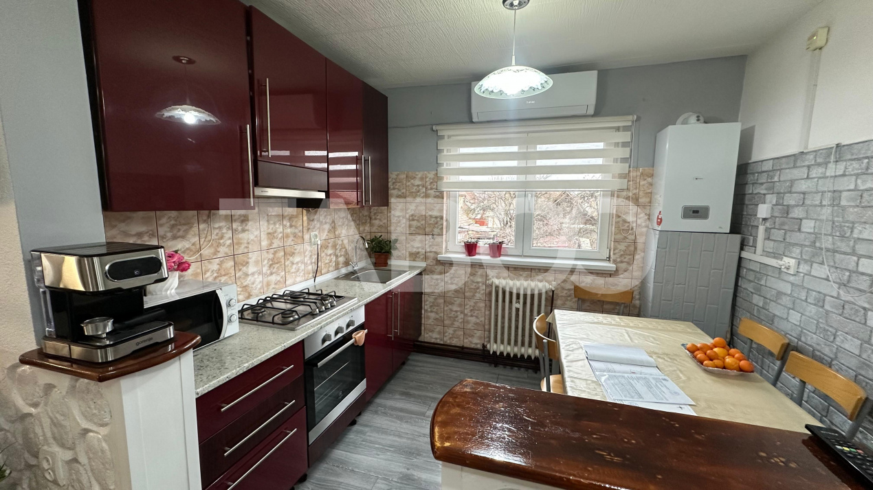 Apartament 4 camere cu curte si pivnita la casa zona Lazaret Sibiu