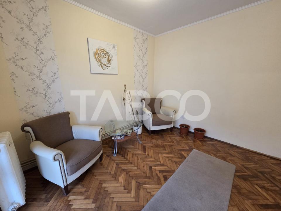 Apartament 4 camere de inchiriat Bulevardul Unirii acces din strada in Fagaras - Bulevardul Unirii