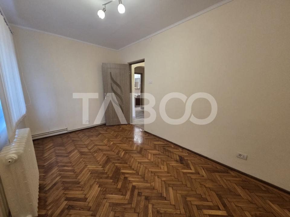 Apartament 4 camere de inchiriat Bulevardul Unirii acces din strada