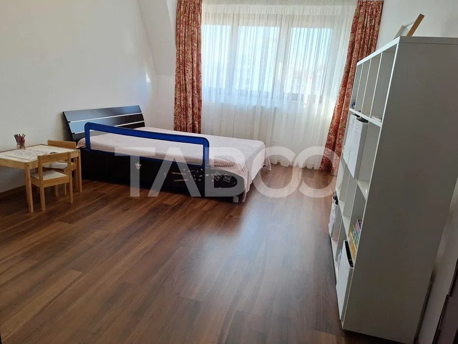 Apartament 4 camere de vanzare decomandat 110 mp zona Mihai Viteazul