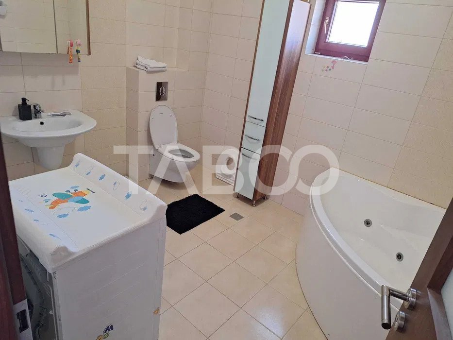 Apartament 4 camere de vanzare decomandat 110 mp zona Mihai Viteazul