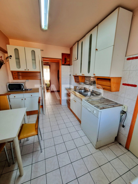 Apartament 4 camere de vanzare decomandat 90 mp zona Central Sibiu