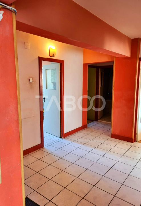 Apartament 4 camere de vanzare decomandat 90 mp zona Central Sibiu