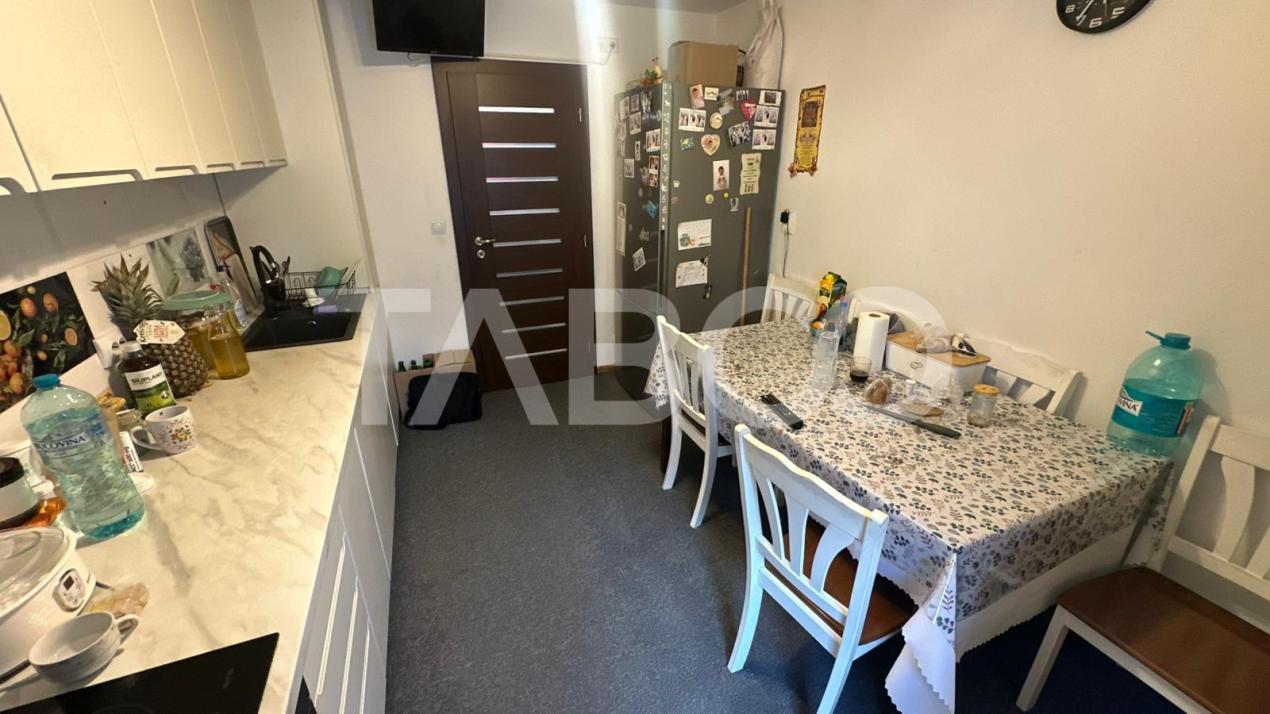 Apartament 4 camere decomandat 2 bai pivnita zona Strand Sibiu