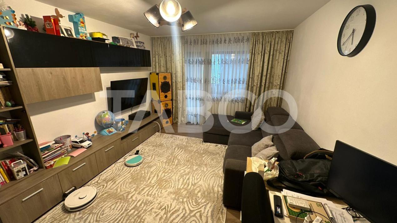 Apartament 4 camere decomandat 2 bai pivnita zona Strand Sibiu