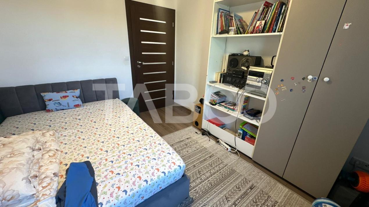 Apartament 4 camere decomandat 2 bai pivnita zona Strand Sibiu