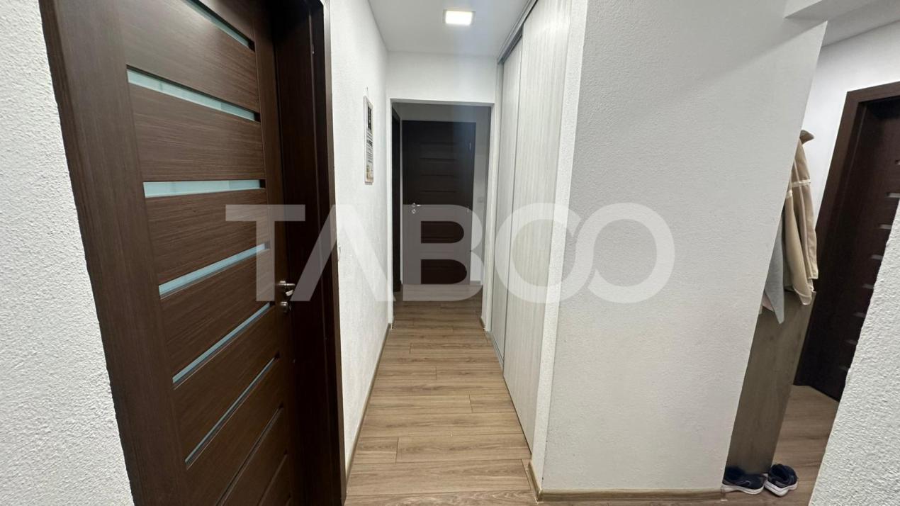 Apartament 4 camere decomandat 2 bai pivnita zona Strand Sibiu