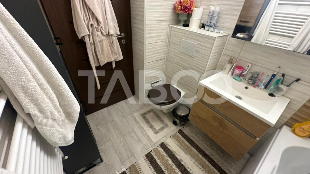 Apartament 4 camere decomandat 2 bai pivnita zona Strand Sibiu