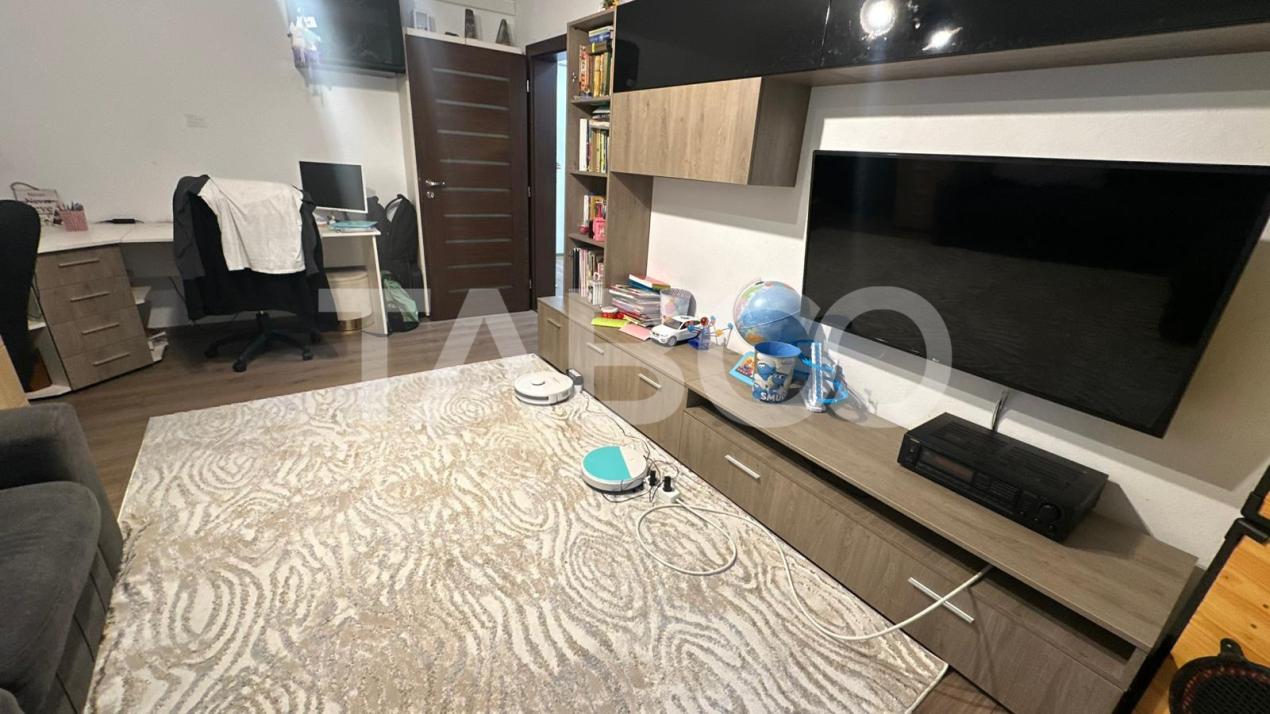 Apartament 4 camere decomandat 2 bai pivnita zona Strand Sibiu