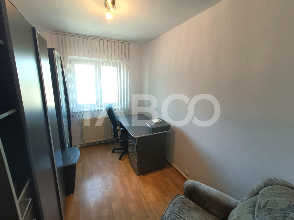 Apartament 4 camere decomandat cu 2 bai la etajul 2 - zona Valea Aurie