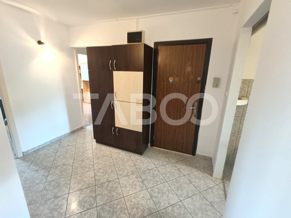 Apartament 4 camere decomandat cu 2 bai la etajul 2 - zona Valea Aurie