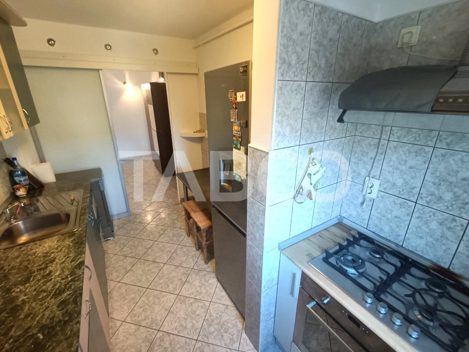 Apartament 4 camere decomandat cu 2 bai la etajul 2 - zona Valea Aurie