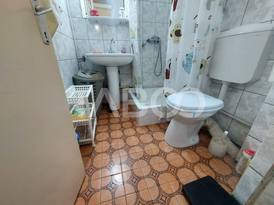 Apartament 4 camere decomandate de vanzare 2 bai in Sibiu zona Strand