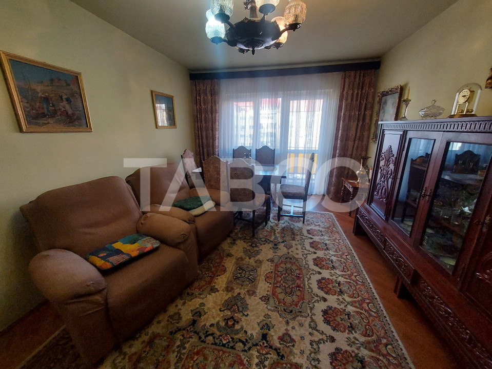 Apartament 4 camere decomandate de vanzare 2 bai in Sibiu zona Strand